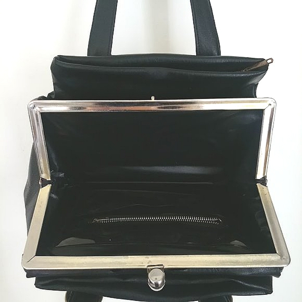 Black Vintage Modern Oblong Buckle Clasp Purse - Picture 2 of 6